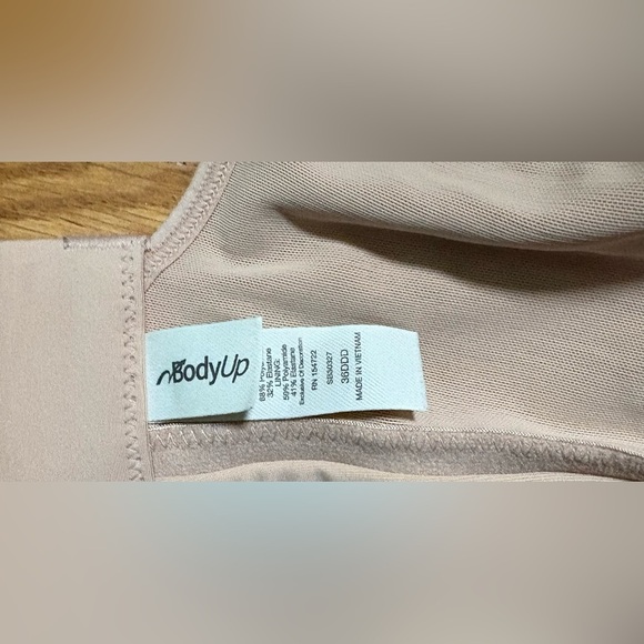 Seamless Nude Bra Body Up 36DDD - Picture 5 of 5